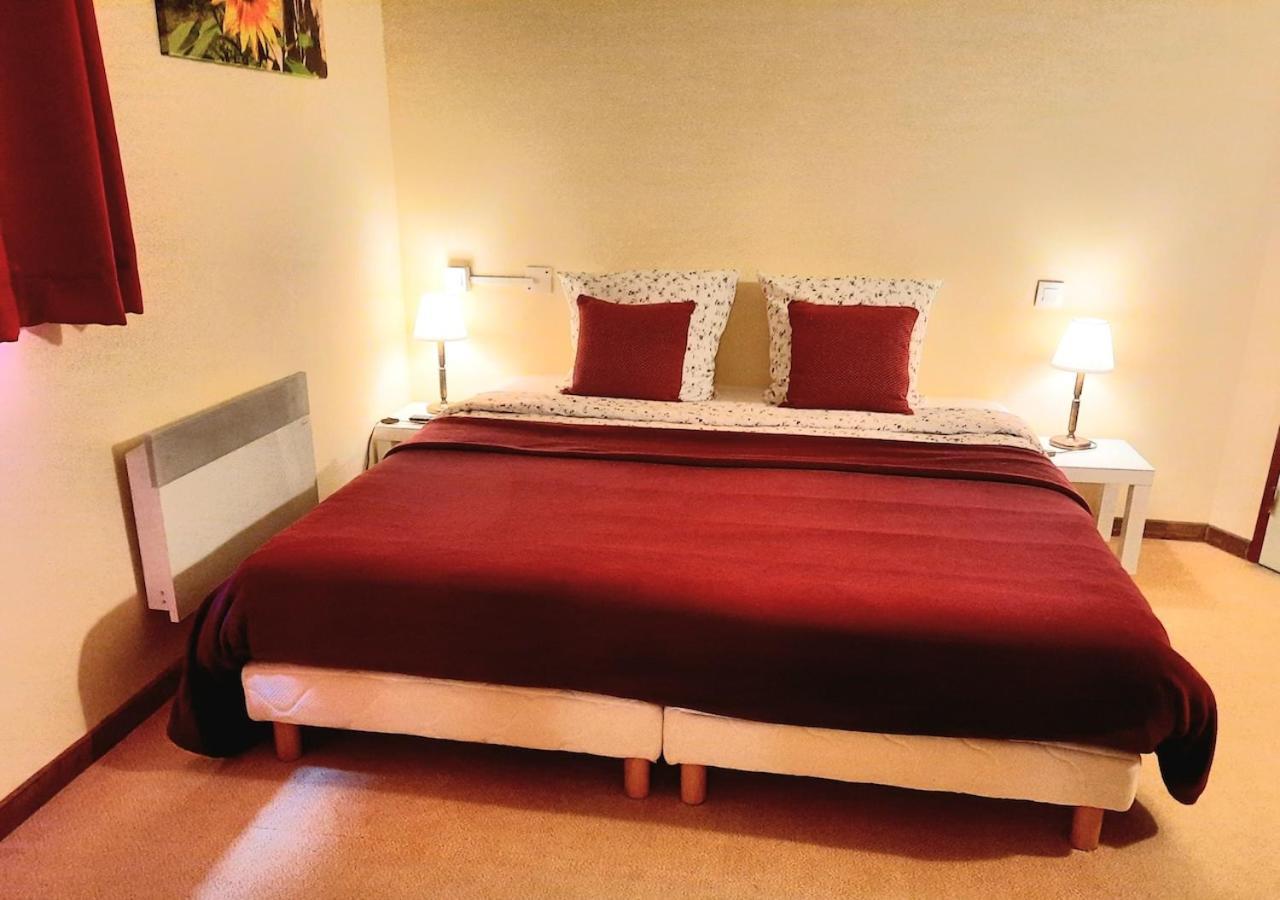 Domaine Lou Castet Bed and Breakfast Tuzaguet Exteriör bild